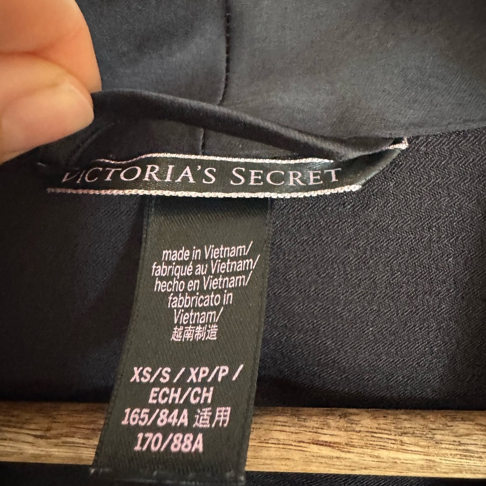 Victoria’s Secret Satin Lace Trim Robe Black XS/S Kimono Style Wrap Belt Lounge - Picture 6 of 10